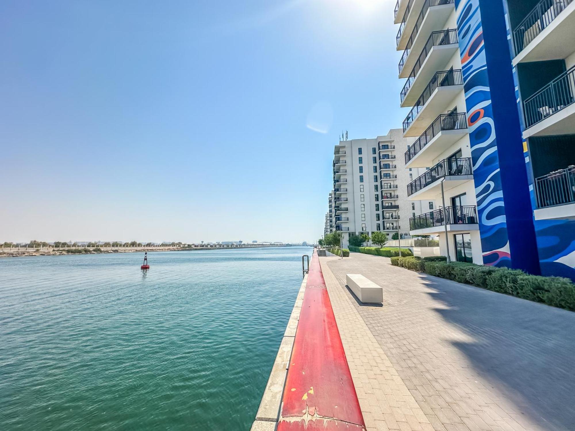 Yas Canal 2 Premium Near The Canal And F1 Aparthotel *